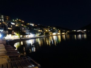 5-8クロアチア　灯りがともる水辺の街